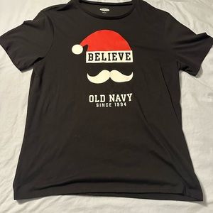 Men’s large old navy Santa hat t-shirt
